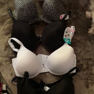 4 (NWT) bras size 32D, 34D, 36Ds